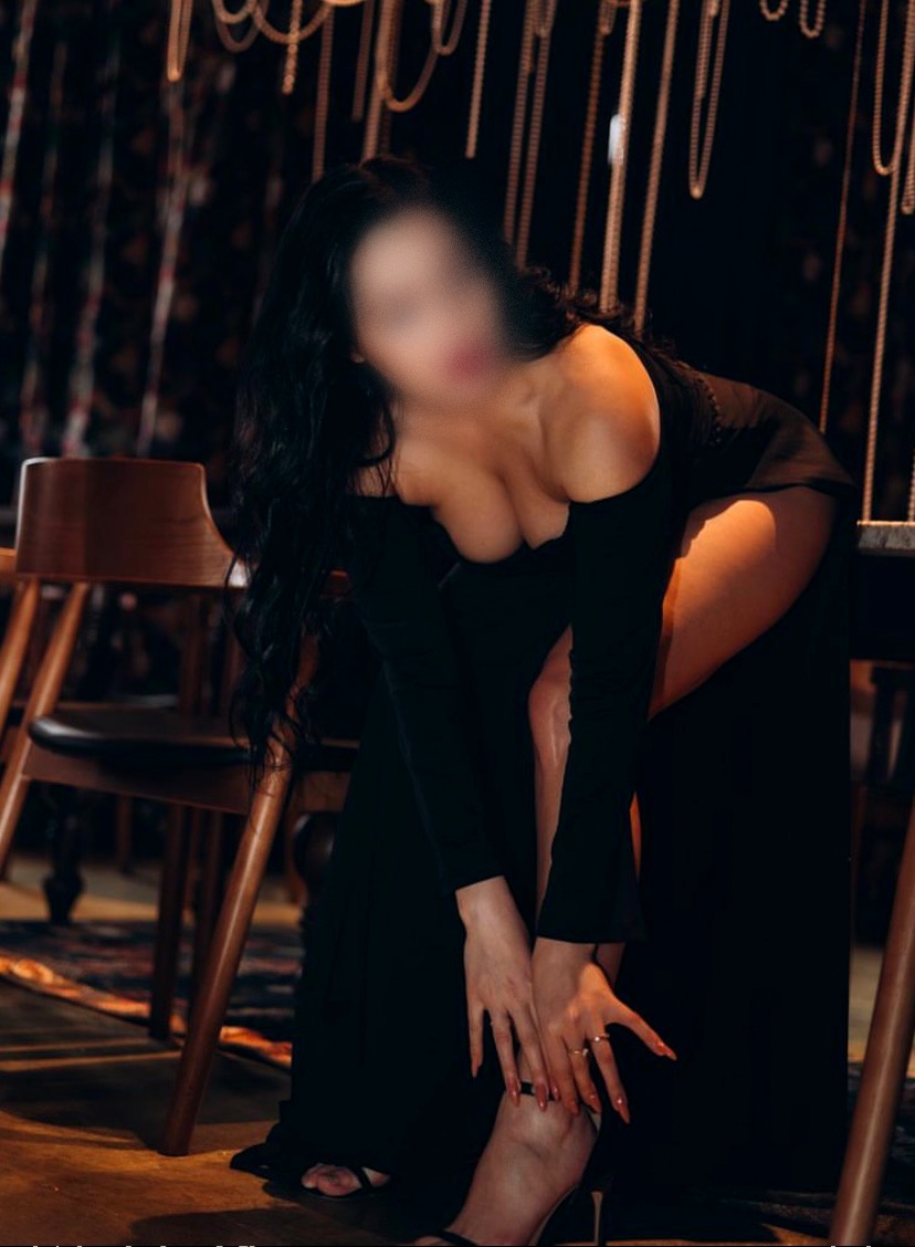 Проститутка Кристина с 3 размером груди сделает с удовольствием минет без резинки и позовет в гости